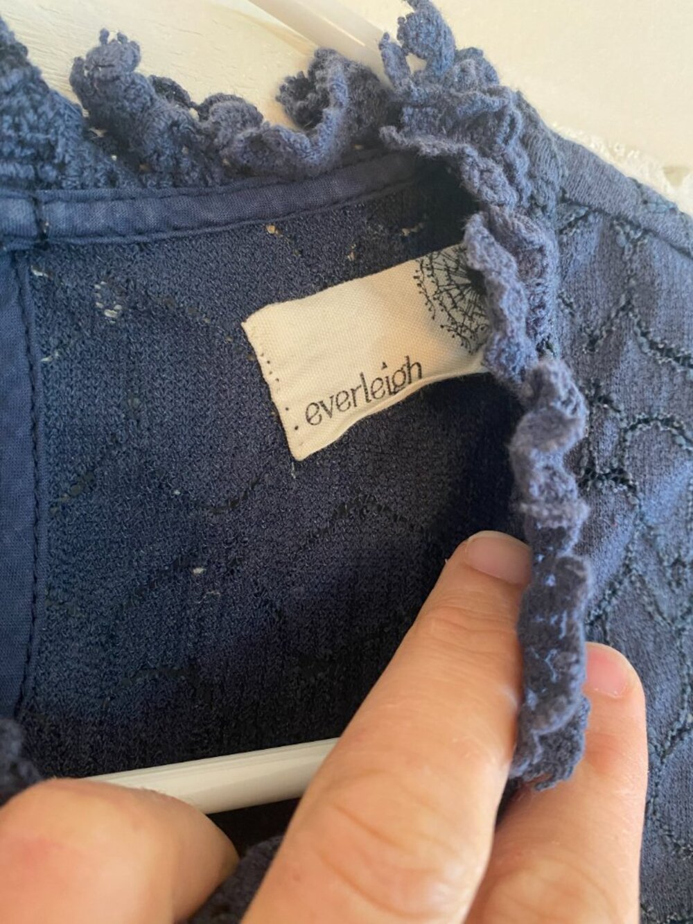 Everleigh Navy Blue Lace Sleeveless Mock Neck Top Size Small - Picture 4 of 7